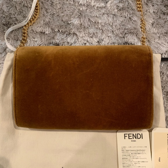 Fendi F Logo Velvet Wallet on Chain - Picture 5 of 6